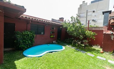 VENTA CASA 4 AMB CON 2 COCHERA, JARDIN Y PILETA