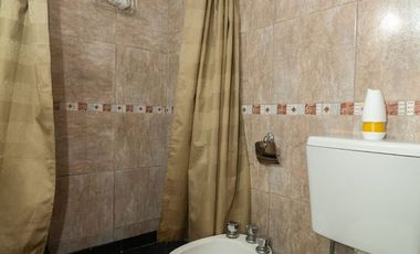 VENTA CASA 4 AMB CON 2 COCHERA, JARDIN Y PILETA