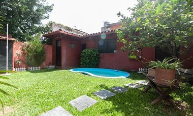 VENTA CASA 4 AMB CON 2 COCHERA, JARDIN Y PILETA