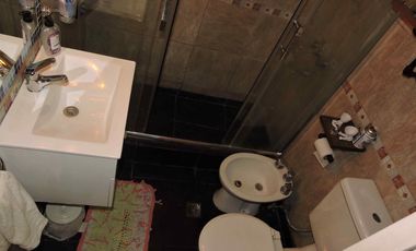 VENTA CASA 4 AMB CON 2 COCHERA, JARDIN Y PILETA