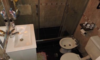 VENTA CASA 4 AMB CON 2 COCHERA, JARDIN Y PILETA