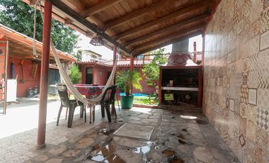 VENTA CASA 4 AMB CON 2 COCHERA, JARDIN Y PILETA