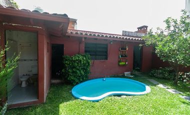 VENTA CASA 4 AMB CON 2 COCHERA, JARDIN Y PILETA
