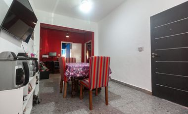 VENTA CASA 4 AMB CON 2 COCHERA, JARDIN Y PILETA