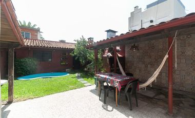 VENTA CASA 4 AMB CON 2 COCHERA, JARDIN Y PILETA