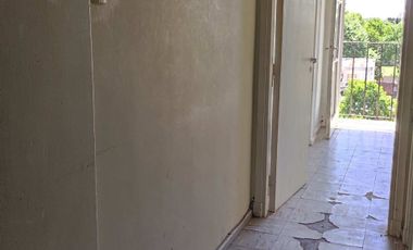 DEPARTAMENTO EN VENTA EN BRAGADO A REFACCIONAR