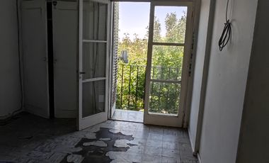 DEPARTAMENTO EN VENTA EN BRAGADO A REFACCIONAR
