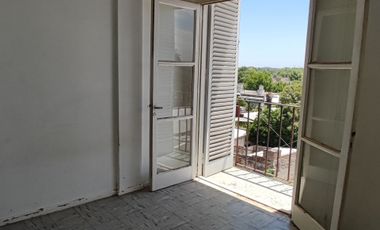 DEPARTAMENTO EN VENTA EN BRAGADO A REFACCIONAR