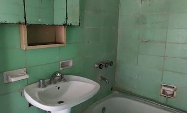 DEPARTAMENTO EN VENTA EN BRAGADO A REFACCIONAR
