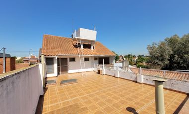 Venta casa 4 amb. Palomar jardín Lote propio