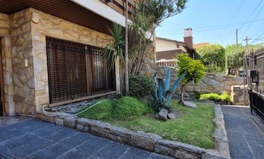 Venta casa 4 amb. Palomar jardín Lote propio