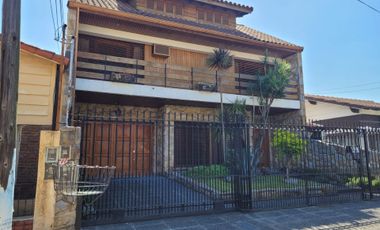 Venta casa 4 amb. Palomar jardín Lote propio