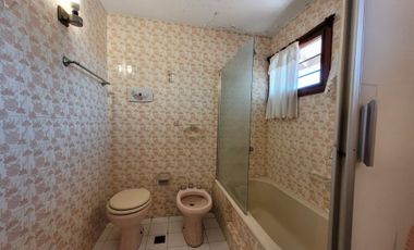 Venta casa 4 amb. Palomar jardín Lote propio