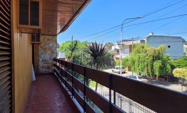 Venta casa 4 amb. Palomar jardín Lote propio