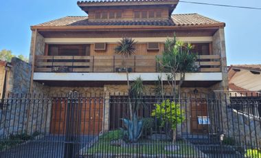 Venta casa 4 amb. Palomar jardín Lote propio