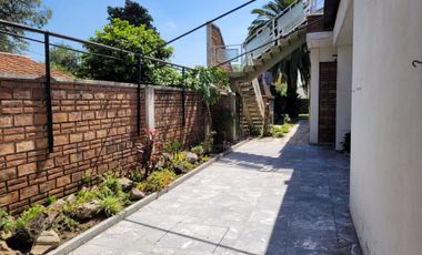 Venta casa 4 amb. Palomar jardín Lote propio