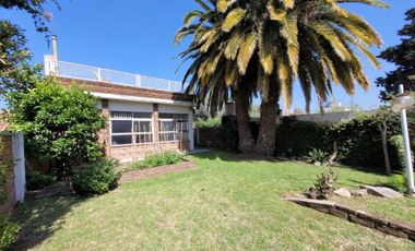 Venta casa 4 amb. Palomar jardín Lote propio