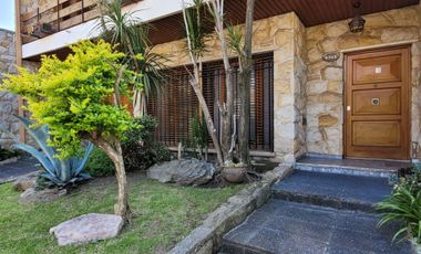 Venta casa 4 amb. Palomar jardín Lote propio