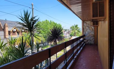 Venta casa 4 amb. Palomar jardín Lote propio