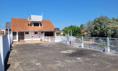 Venta casa 4 amb. Palomar jardín Lote propio