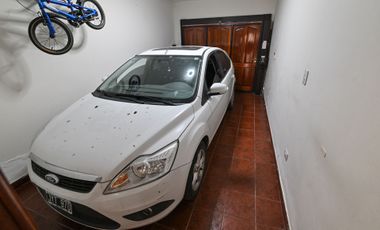 SE VENDE HERMOSA CASA TRES DORMITORIOS CON PATIO