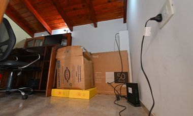 SE VENDE HERMOSA CASA TRES DORMITORIOS CON PATIO