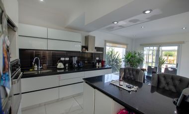 CASA EN VENTA EN LA MAGDALENA CANNING