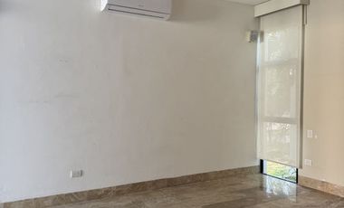 Casa de un piso, paneles , privada Allegra, Sta Gertrudis, Cabo Norte