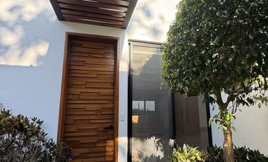 Casa de un piso, paneles , privada Allegra, Sta Gertrudis, Cabo Norte