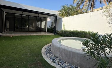 Casa de un piso, paneles , privada Allegra, Sta Gertrudis, Cabo Norte