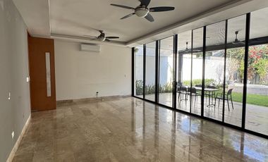 Casa de un piso, paneles , privada Allegra, Sta Gertrudis, Cabo Norte