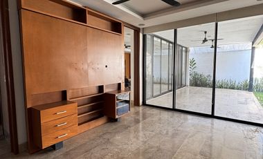 Casa de un piso, paneles , privada Allegra, Sta Gertrudis, Cabo Norte