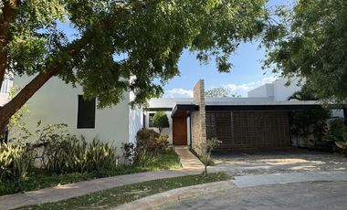 Casa de un piso, paneles , privada Allegra, Sta Gertrudis, Cabo Norte