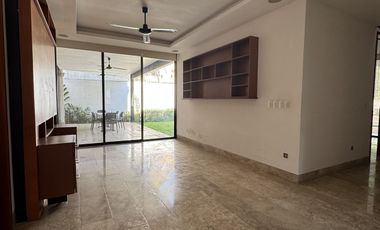 Casa de un piso, paneles , privada Allegra, Sta Gertrudis, Cabo Norte