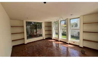 ¡CASA CON JARDIN EN VENTA EN BOSQUE DE BALUARTE, BOSQUES DE LA HERRADURA!
