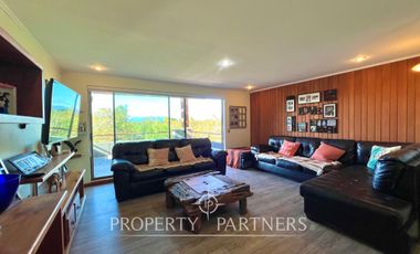 Gran casa en exclusivo condominio con vista al volcán