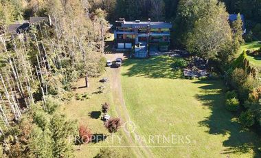 Gran casa en exclusivo condominio con vista al volcán