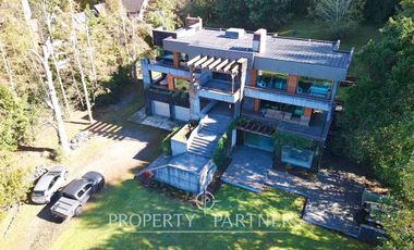 Gran casa en exclusivo condominio con vista al volcán