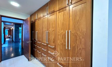 Gran casa en exclusivo condominio con vista al volcán