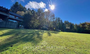 Gran casa en exclusivo condominio con vista al volcán