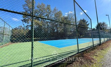 Gran casa en exclusivo condominio con vista al volcán