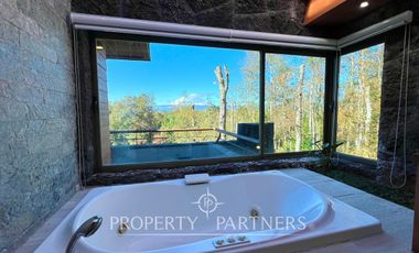 Gran casa en exclusivo condominio con vista al volcán