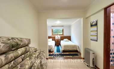 Gran casa en exclusivo condominio con vista al volcán