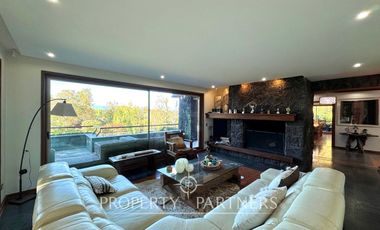 Gran casa en exclusivo condominio con vista al volcán