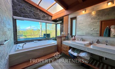 Gran casa en exclusivo condominio con vista al volcán