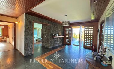 Gran casa en exclusivo condominio con vista al volcán