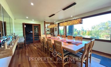 Gran casa en exclusivo condominio con vista al volcán