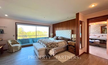 Gran casa en exclusivo condominio con vista al volcán