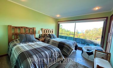 Gran casa en exclusivo condominio con vista al volcán