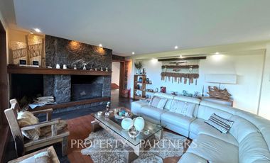 Gran casa en exclusivo condominio con vista al volcán